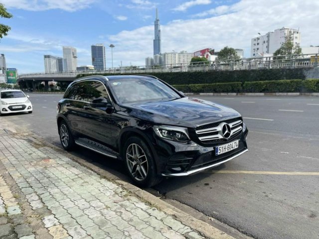 Bán Mercedes-Benz GLC 300 sản xuất 2019, màu đen