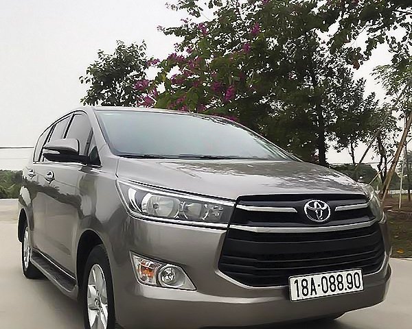 Cần bán Toyota Innova 2.0G năm 2018, màu xám 