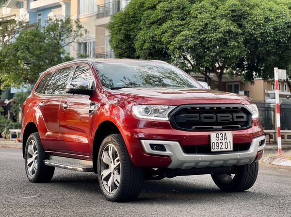 Bán xe Ford Everest Titanium 2.0L năm sản xuất 2016, màu đỏ giá cạnh tranh