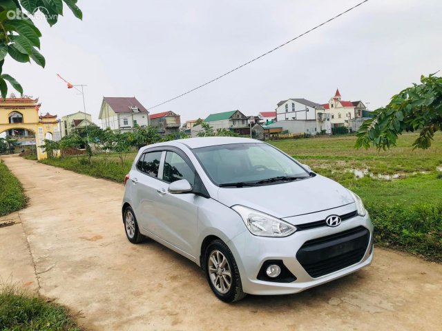 Cần bán lại xe Hyundai Grand i10 MT năm 2016, màu bạc0