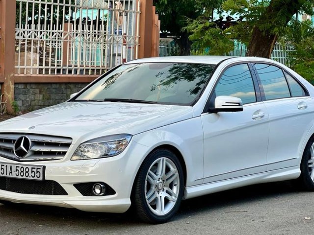 Bán xe Mercedes C300 AMG sản xuất năm 2010, màu trắng giá cạnh tranh