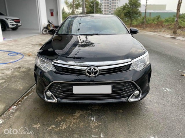 Cần bán lại xe Toyota Camry 2.5Q AT đăng ký lần đầu 2017 còn mới - một chủ full option - Có thương lượng