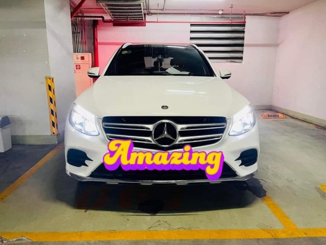 Bán xe Mercedes GLC 300 năm sản xuất 2019, màu trắng