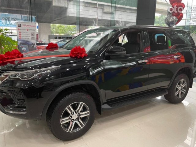 Bán Toyota Fortuner 2.4G 4x2 AT sản xuất 2021, giá ưu đãi