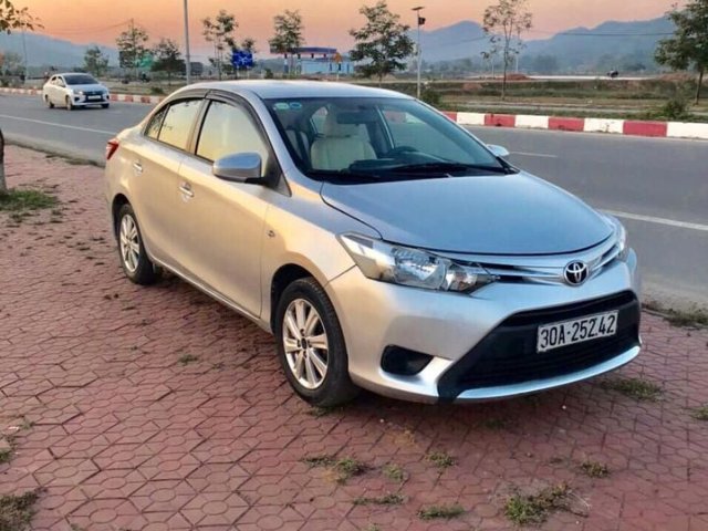 Cần bán Toyota Vios 1.3Mt sản xuất năm 2014, màu bạc, 260tr