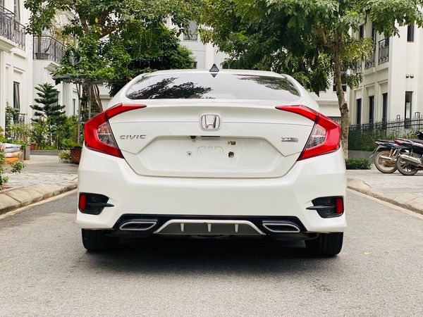 Cần bán lại xe Honda Civic 1.5 Turbo năm 2017, màu trắng1