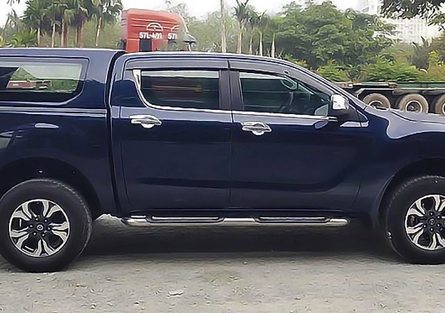 Bán xe Mazda BT-50 AT 4x4 sản xuất năm 2017, màu xanh lam 0