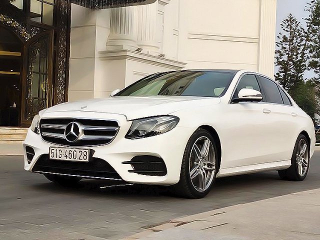 Bán Mercedes E300 AT sản xuất 2018, màu trắng