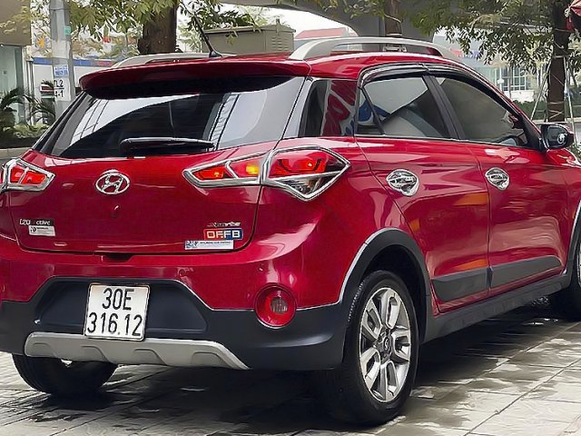 Cần bán lại xe Hyundai i20 Active 1.4 AT sản xuất năm 2015, màu đỏ, xe nhập