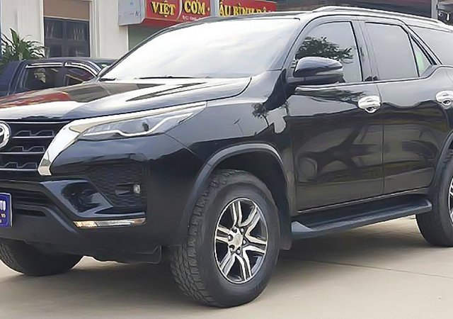 Cần bán lại xe Toyota Fortuner AT sản xuất năm 2020, màu đen 