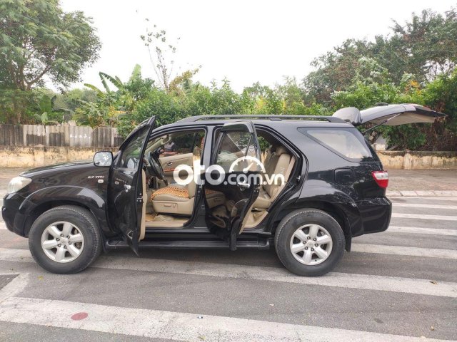 Bán xe Toyota Fortuner 2.7V 4x2 AT năm 2011, màu đen, 400tr