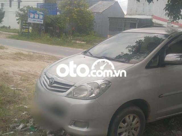 Bán Toyota Innova 2.0J năm 2008, màu bạc0