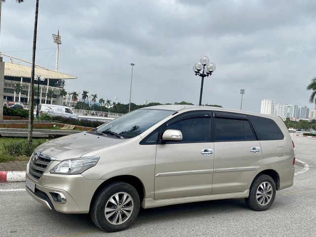 Vợ chồng chị Thu cần bán Innova 2.0E 2014, ghi vàng Hà Nội0