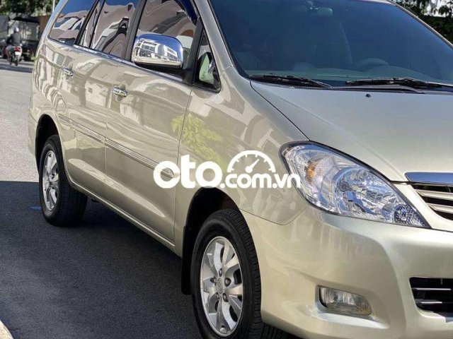 Xe Toyota Innova 2.0 MT sản xuất 2006, màu bạc số sàn, giá 239tr0