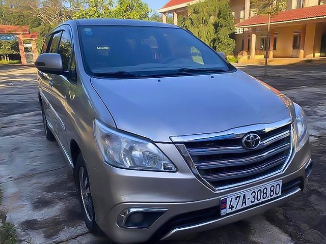 Bán xe Toyota Innova 2.0E năm sản xuất 2015, màu bạc còn mới, giá chỉ 352 triệu