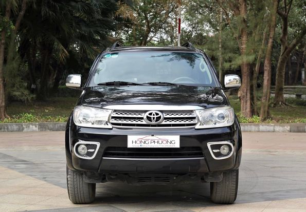 Bán Toyota Fortuner 2.7V sản xuất năm 2010, màu đen còn mới0