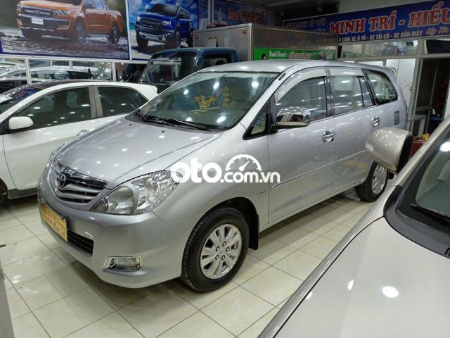 Cần bán lại xe Toyota Innova G năm sản xuất 2009, màu bạc xe gia đình