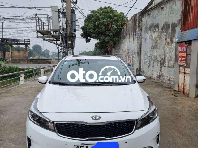 Cần bán xe Kia Cerato 1.6 AT sản xuất 2016, màu trắng, nhập khẩu 