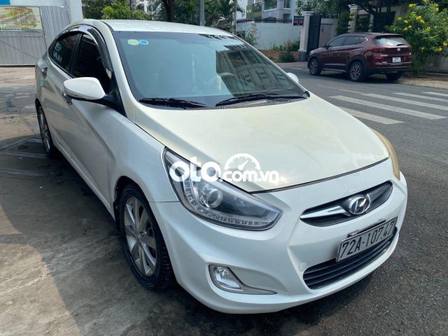 Cần bán gấp Hyundai Accent Blue sản xuất 2014, màu trắng, 285tr