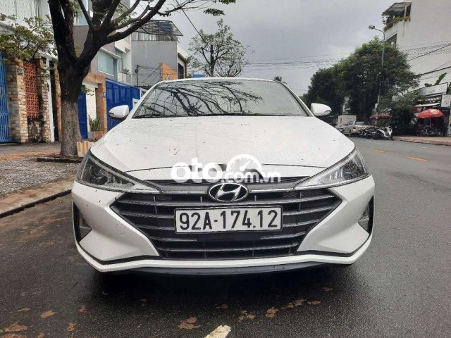 Xe Hyundai Elantra 1.6 MT năm 2019, màu trắng, 450tr