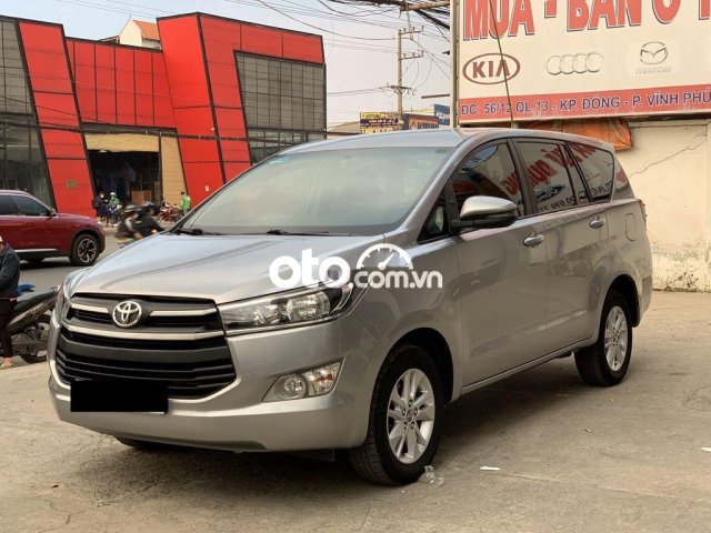 Cần bán gấp Toyota Innova 2.0E sản xuất 2018, màu xám