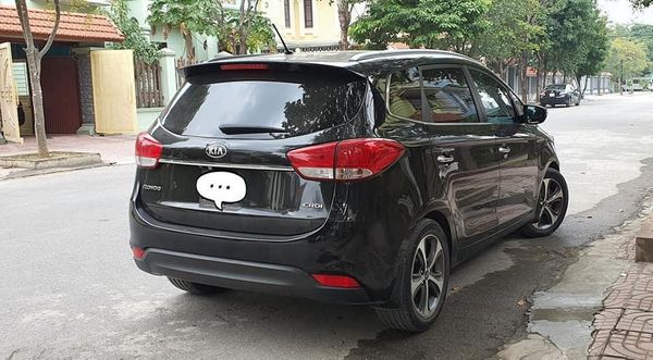 Bán xe Kia Rondo 1.7DAT sản xuất năm 2016, màu đen, 480tr0