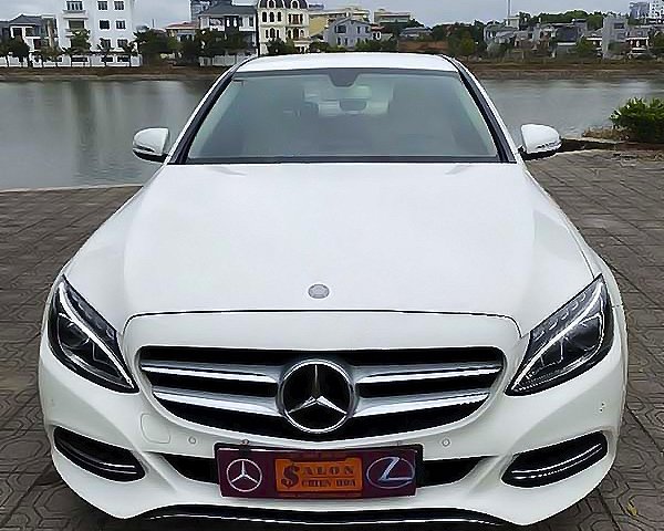 Xe Mercedes C200 2.0 AT sản xuất 2015, màu trắng, giá 900tr