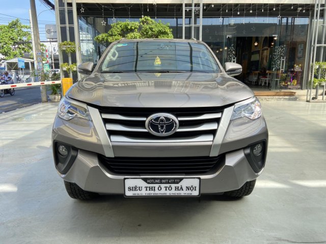 Bán xe Toyota Fortuner MT sản xuất năm 2020, xe máy dầu, odo chỉ mới 4.000km, xe có trả góp