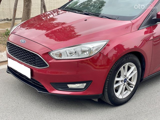 Cần bán xe Ford Focus 1.5L Ecoboost trend sedan năm 2017, màu đỏ, xe chính chủ siêu đẹp, nội thất rất mới