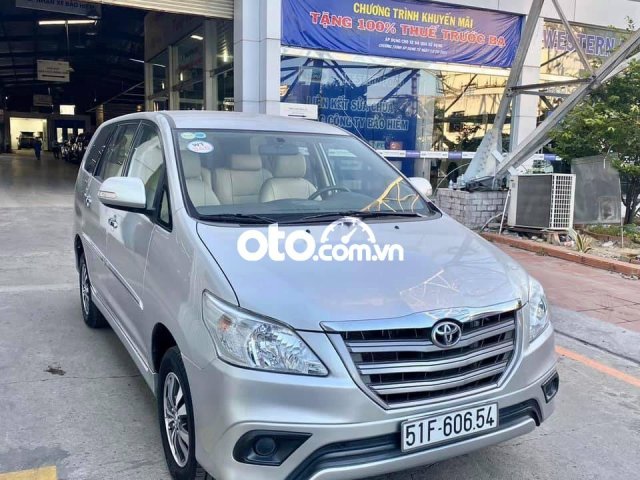 Bán Toyota Innova 2.0E MT năm sản xuất 2016, màu bạc giá cạnh tranh