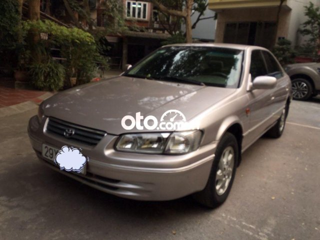 Cần bán gấp Toyota Camry MT sản xuất năm 2001, giá tốt