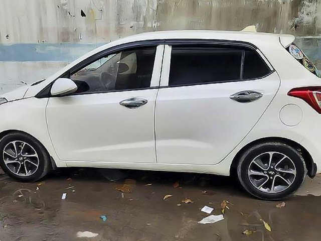 Cần bán Hyundai Grand i10 1.0 MT sản xuất năm 2015, màu trắng, nhập khẩu