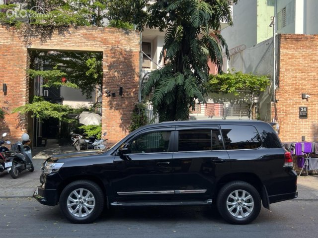 Cần bán Toyota Land Cruiser 4.6 sản xuất năm 2020