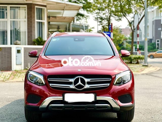 Cần bán Mercedes GLC 250 4Matic năm 2017, màu đỏ