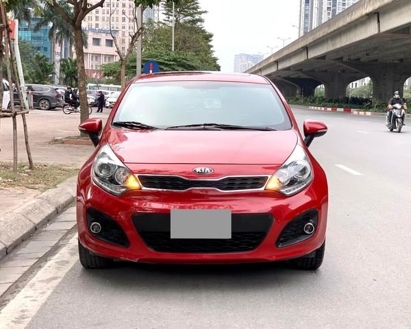 Cần bán lại xe Kia Rio 1.4AT năm 2013, màu đỏ, xe nhập, giá 300tr