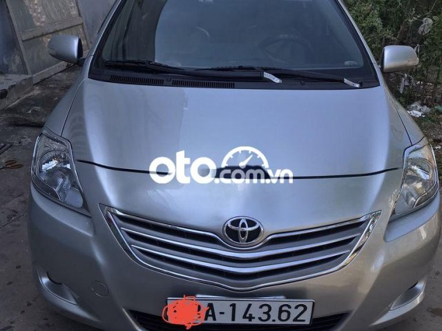 Cần bán gấp Toyota Vios E năm 2010, màu bạc xe gia đình, giá 245tr