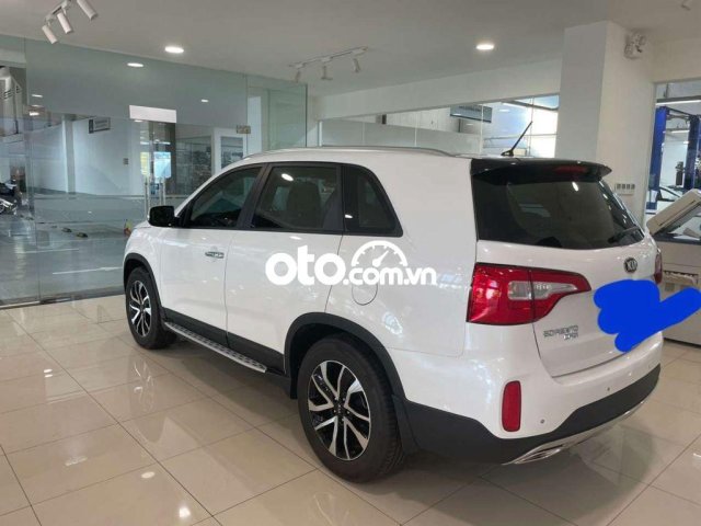 Bán ô tô Kia Sorento sản xuất 2020, màu trắng xe gia đình0