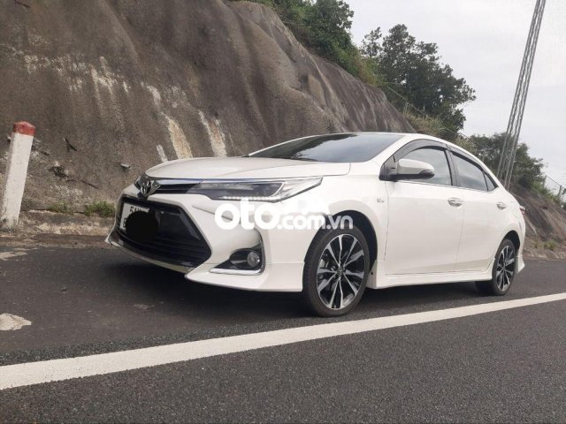 Cần bán Toyota Corolla 1.8  G năm sản xuất 2021, màu trắng