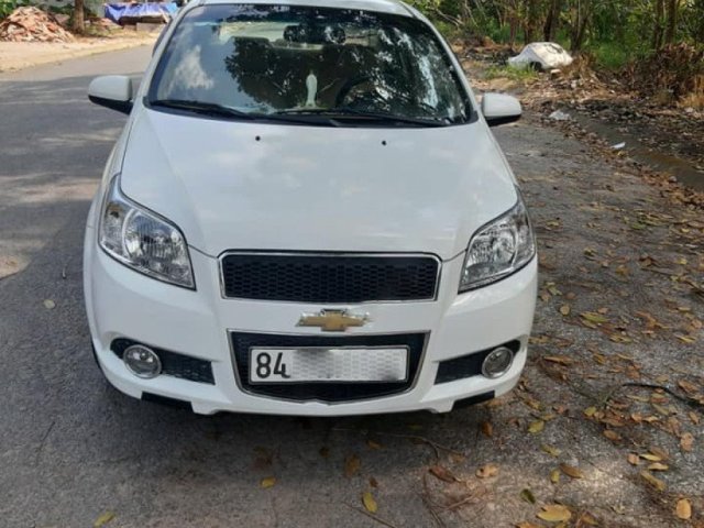 Cần bán lại xe Chevrolet Aveo LT 1.5 MT năm 2015, màu trắng còn mới