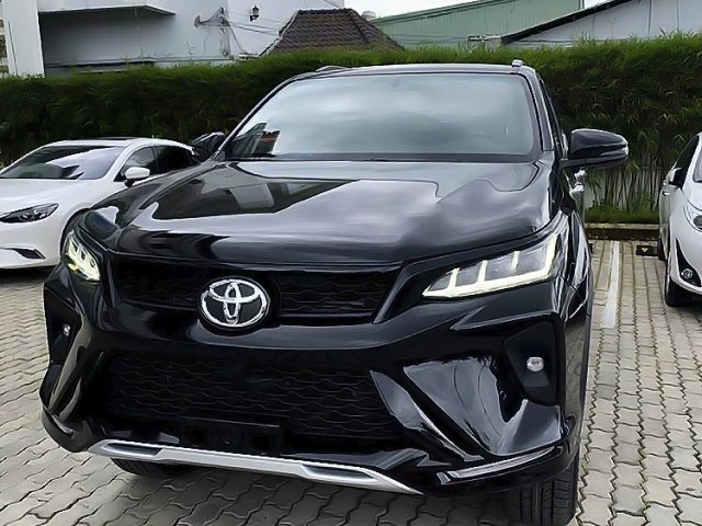 Bán Toyota Fortuner 2.4G 4x2 AT Legender năm 2022, màu đen0