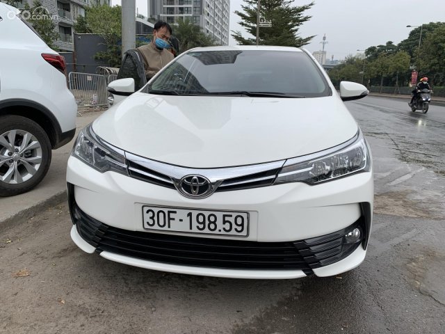 Bán gấp xe Toyota Corolla Altis 1.8G sản xuất 2018, màu trắng, xe đẹp biển đẹp giá đẹp