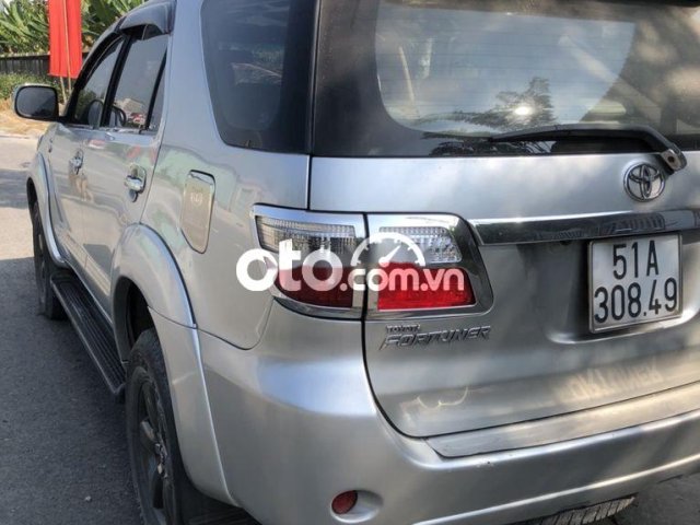 Cần bán lại xe Toyota Fortuner MT sản xuất 2009, màu bạc