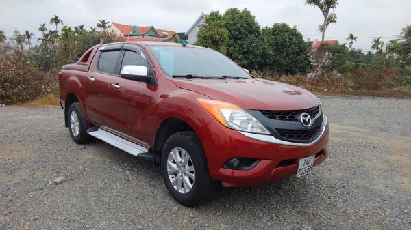 Xe Mazda BT-50 3.2AT sản xuất năm 2014, màu đỏ giá cạnh tranh