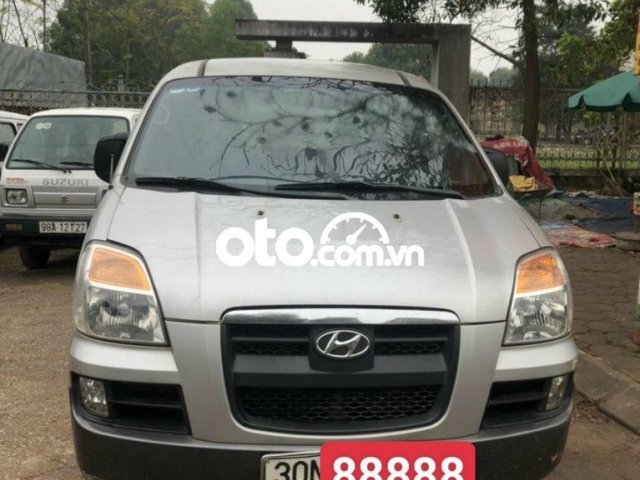 Bán Hyundai Starex GRX sản xuất 2004, màu bạc, xe nhập chính chủ giá cạnh tranh