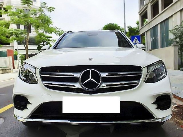 Cần bán gấp Mercedes GLC 300 4Matic năm sản xuất 2018, màu trắng, nhập khẩu nguyên chiếc