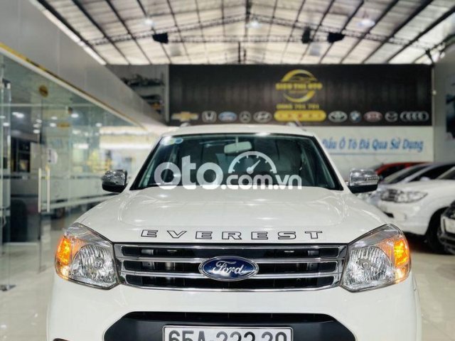 Bán Ford Everest 2.5 AT Limited sản xuất 2015, màu trắng