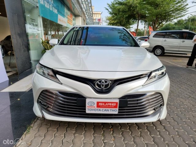 Bán Toyota Camry 2.0G 2019, lướt 39.000km, full phụ kiện