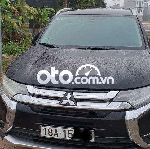 Bán xe Mitsubishi Outlander 2.0 năm 2018, màu đen, giá tốt