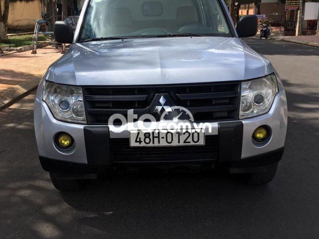 Cần bán gấp Mitsubishi Pajero năm sản xuất 2007, màu bạc, nhập khẩu nguyên chiếc, giá 235tr0