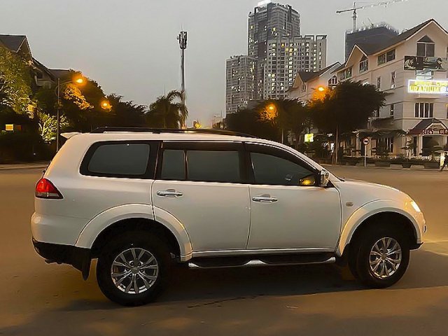 Cần bán gấp Mitsubishi Pajero Sport D 4x2 MT sản xuất 2016, màu trắng đẹp như mới